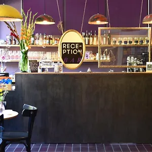 Hostel 77, Berno